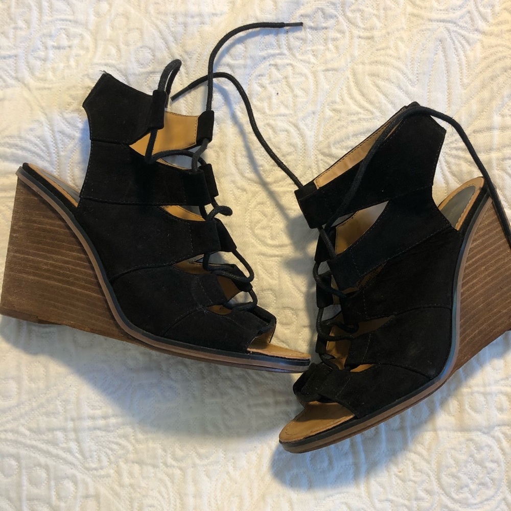 Black strappy wedges